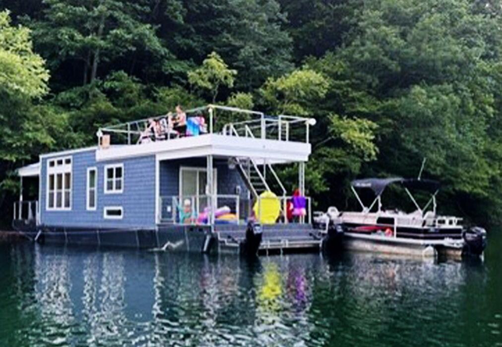 Houseboat-New-Sutton-Laked-Marina Houseboat Rentals at Sutton Lake Marina