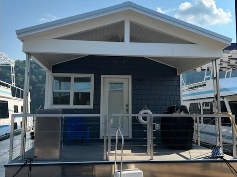 Sutton-Lake-Houseboat